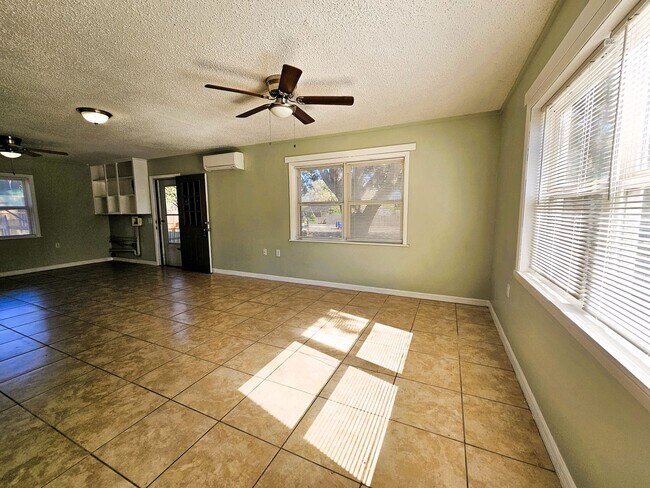 Building Photo - Welcome to a beautifully remodeled 2-Bedroom, 1-Bath in Mascotte, Florida, where modern comfort m...