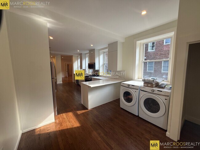 Building Photo - 1755 Beacon St