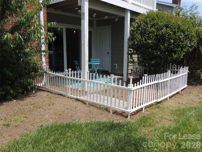 Building Photo - 9252 Kings Canyon Dr