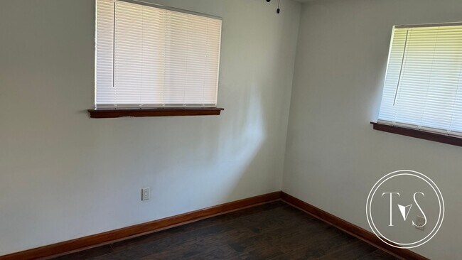 Building Photo - WINTER MOVE-IN SPECIAL: 50% OFF 1ST FULL MONTH OF RENT** (**see description for details)