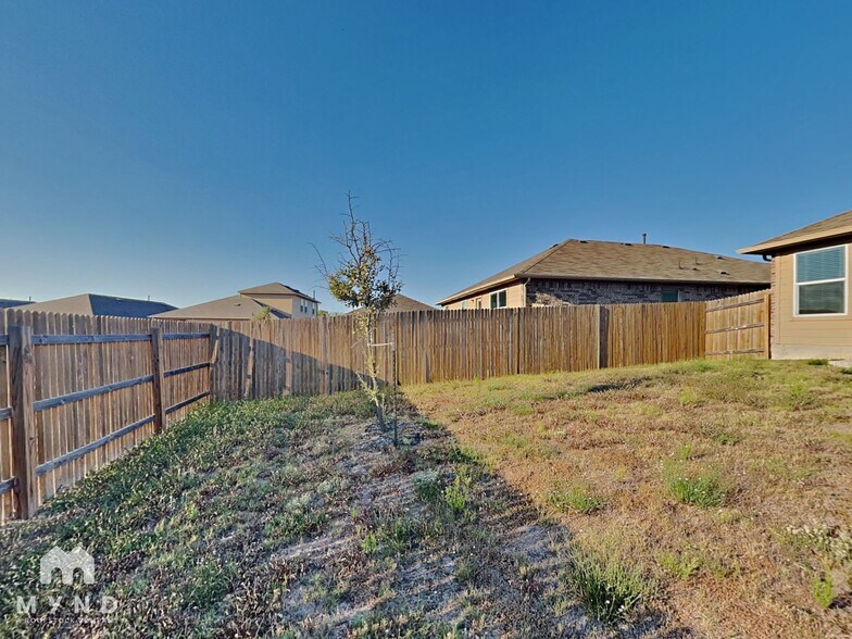Building Photo - 10808 Seguin St
