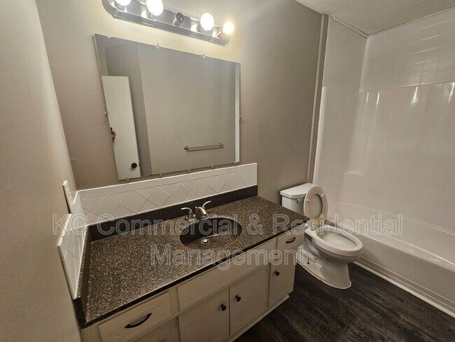 Building Photo - 10013 N Harrison Dr