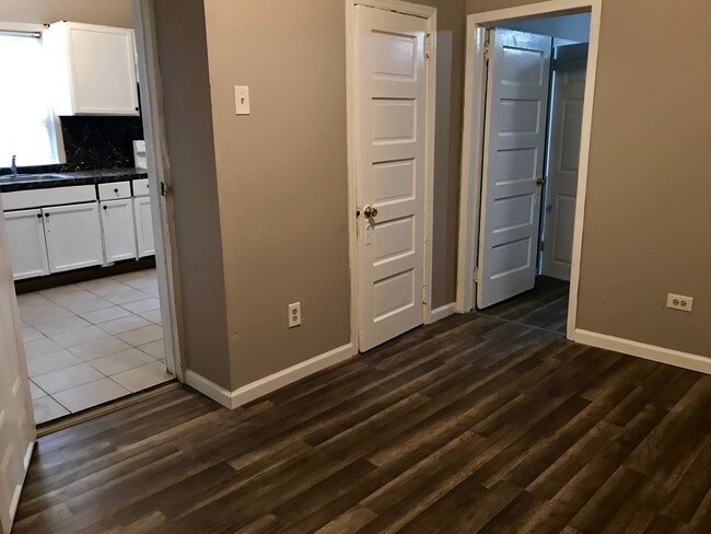 Building Photo - 85 Warren St