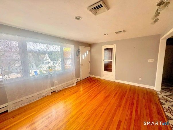 Building Photo - 48 Gates Ave