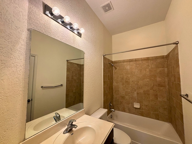 Building Photo - 56 Medici