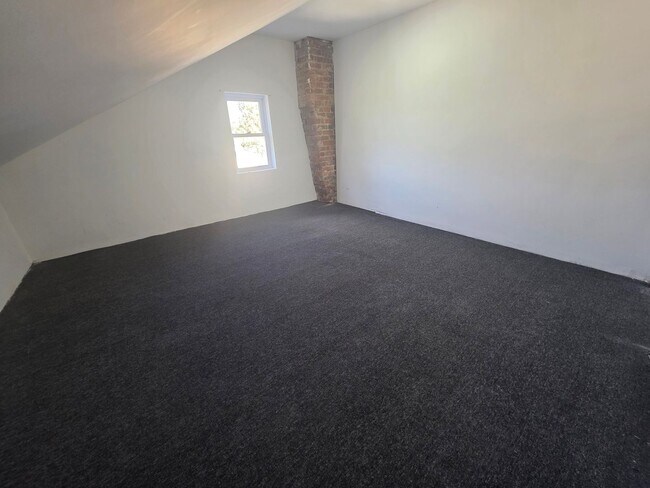 Building Photo - 2 bedroom apartment building - Poughkeepsie