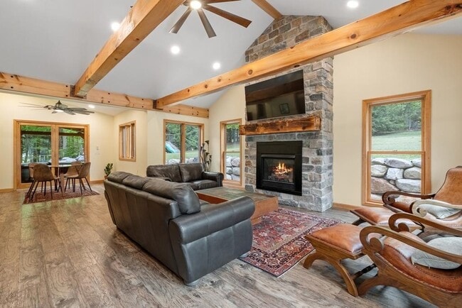 Building Photo - 588 Granite Lake Rd