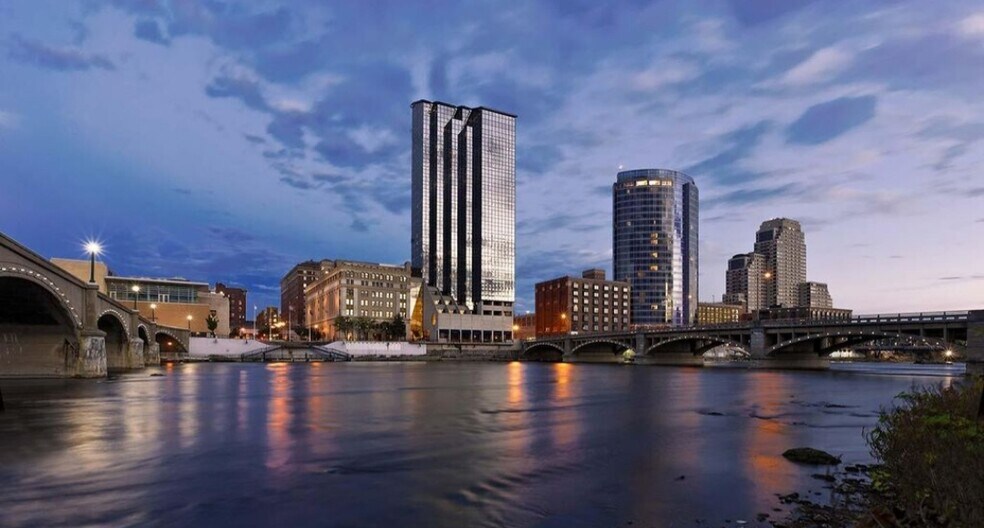 Building Photo - 55 Diamond Ave NE