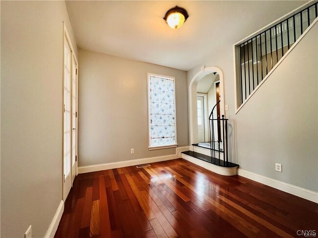 Building Photo - 130 East Ave