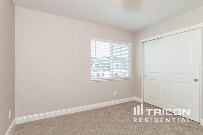 Building Photo - 2075 Comstock Ln