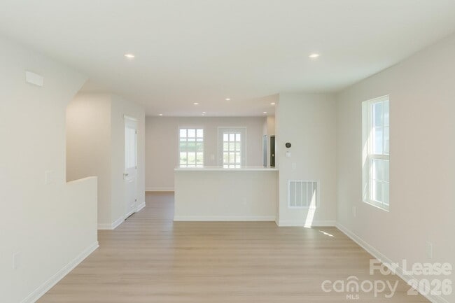 Building Photo - 8025 District Dr