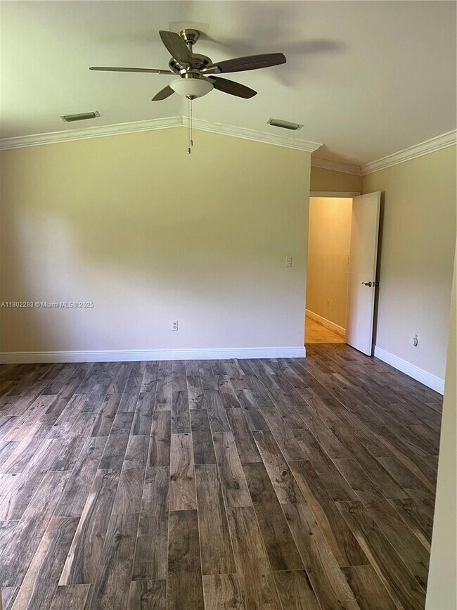 Building Photo - 5425 SW 190th Ave