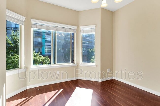 Building Photo - 8900 SW Elena Ln