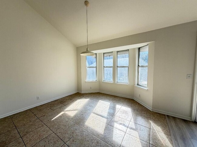 Building Photo - 1913 Overland Dr