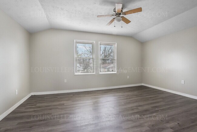 Building Photo - 2216 W Ormsby Ave