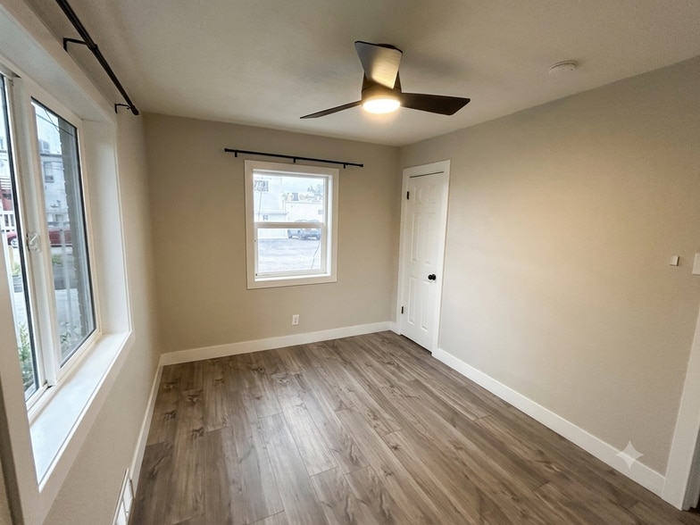 Building Photo - 1464 Elmira St