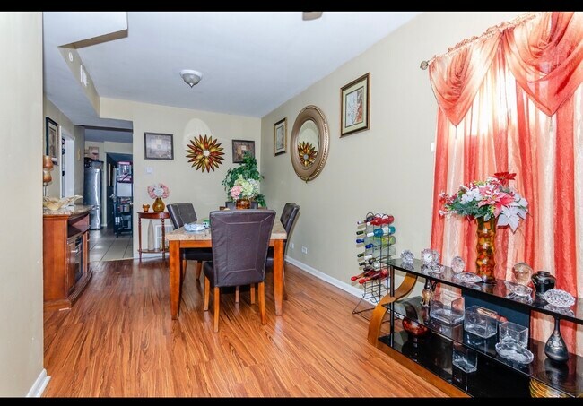 Dining room - 3852 W Gladys Ave