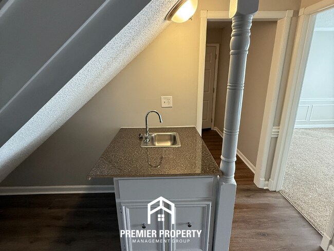 Building Photo - 4627 Chelwood Dr