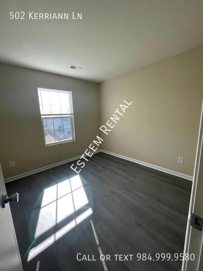 Building Photo - 502 Kerriann Ln