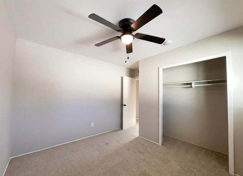 Building Photo - 7912 Pine St