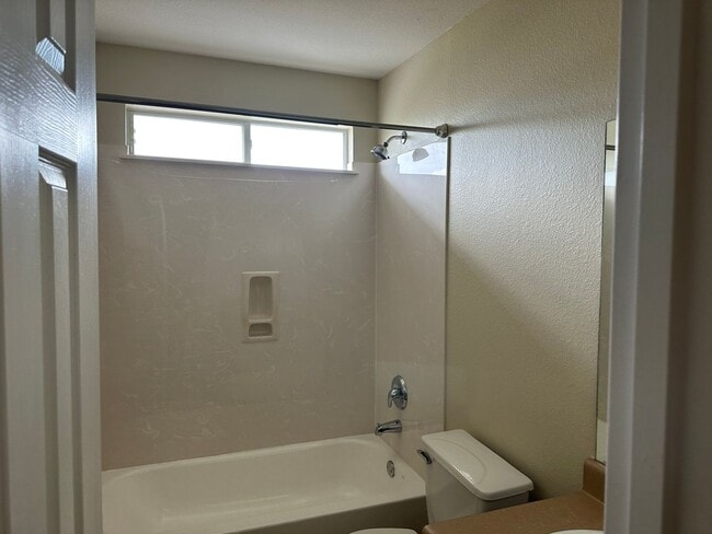 Building Photo - Modern 3/BR 2.5/BA Home with Stylish Kitch...