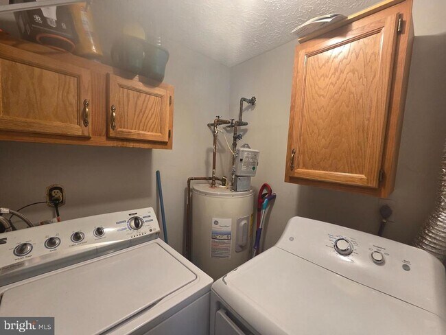 Building Photo - 628 Southern Hills Dr