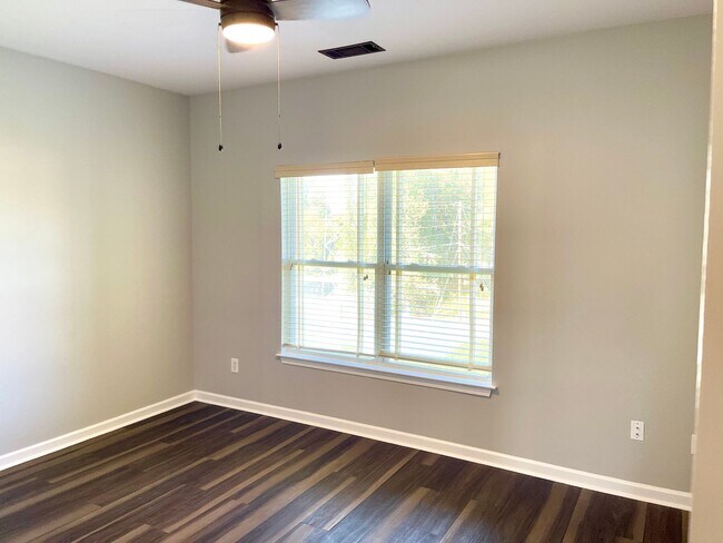 Building Photo - Welcome to this stunning 3-bedroom, 3-bathroom townhome located in the vibrant city of Atlanta, GA.