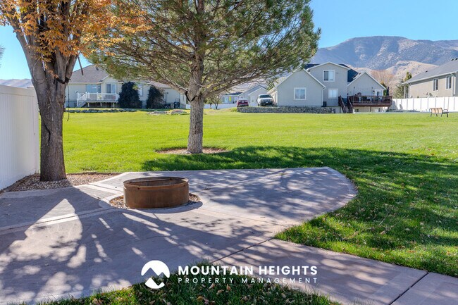 Building Photo - 4071 S Sandpiper Ln