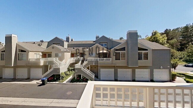 Building Photo - Charming 1Bd Upstairs Condo w/ Den & Garage