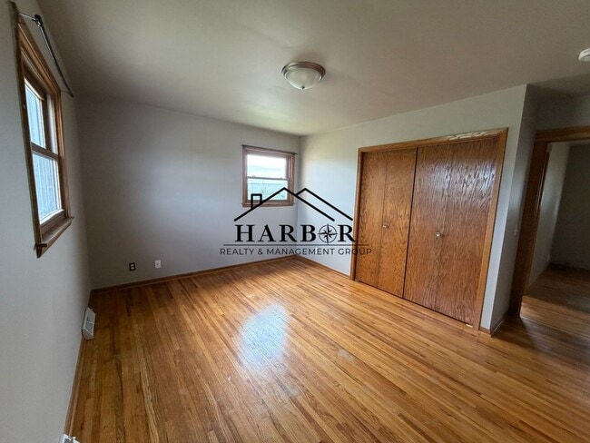 Building Photo - 504 16th St NE