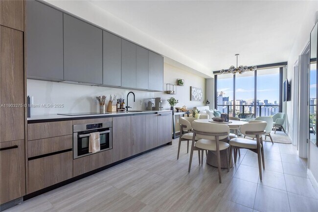 Building Photo - 580 72nd St