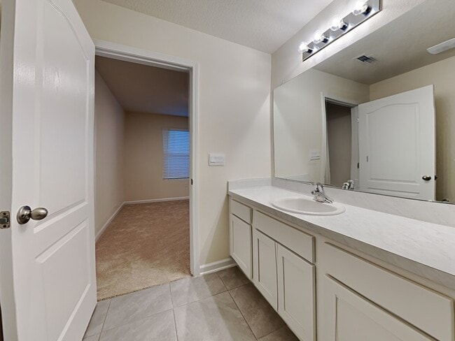 Building Photo - 519 Big Tree Wy