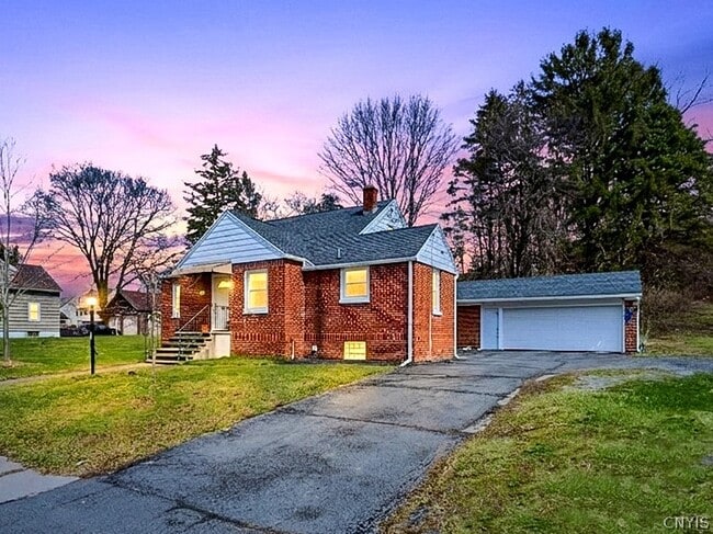 Building Photo - 429 Lionel Ave