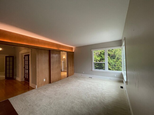 Building Photo - Elegant 4BR 2.5Bath Home with Fenced Yard & Garage Across from Seattle Prep**one month FREE rent**