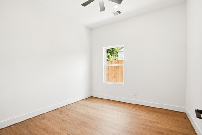 Building Photo - 7841 Sunnyhill St