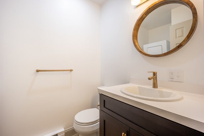 Building Photo - 404 Chelsea Cove S