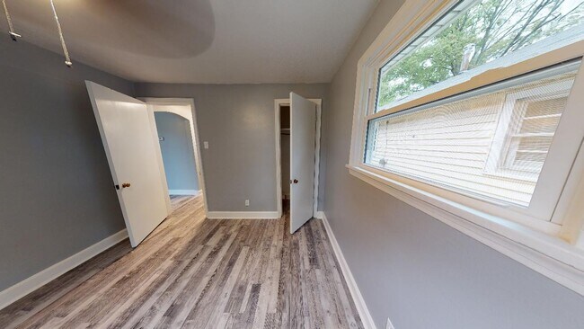 Building Photo - 1619 Bluegrass Ave