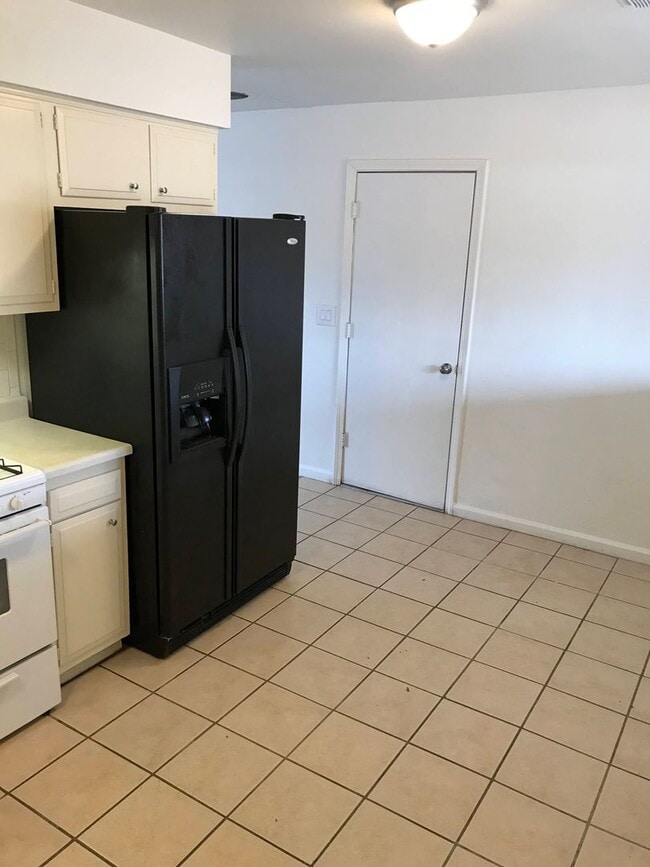 Building Photo - 19th St