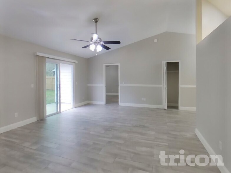 Building Photo - 8778 Fieldside Dr S