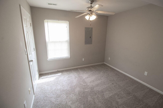 Building Photo - 4006 Snowy Owl Dr