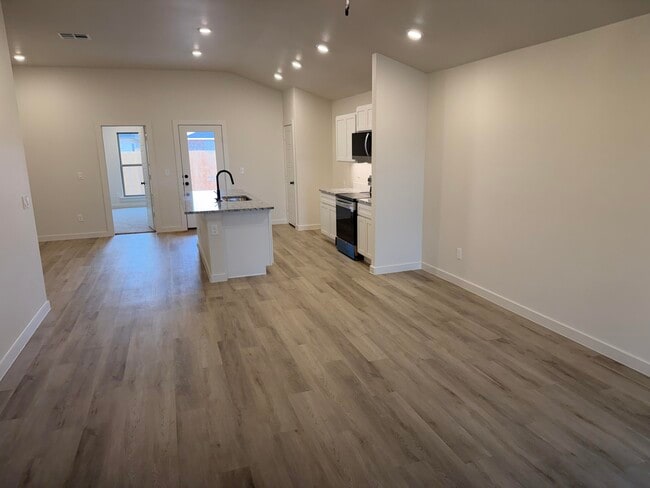 Building Photo - 1309 N Chicago Ave