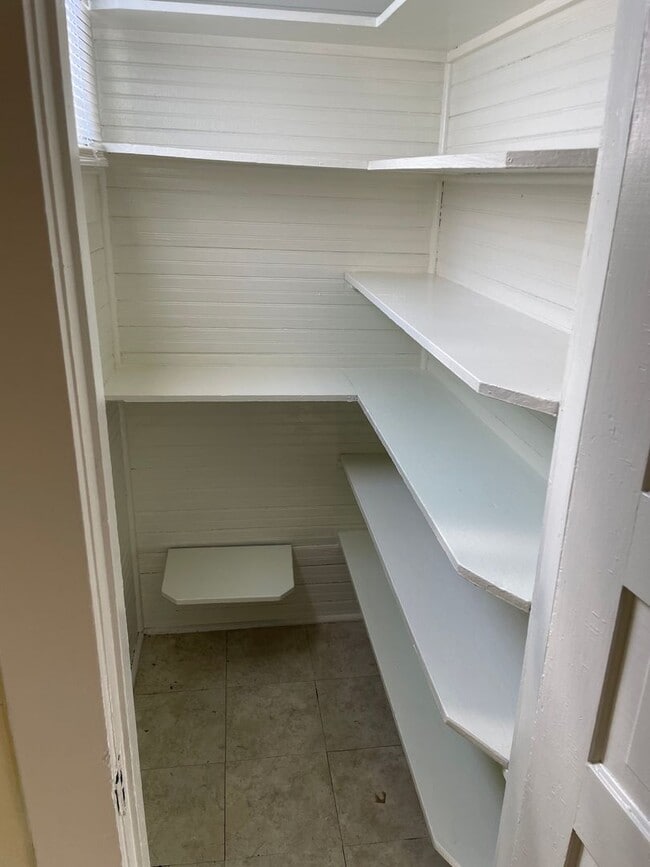 Building Photo - 4 Bed 2 Bath Rental