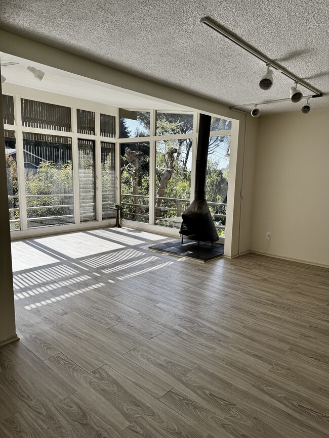 Building Photo - 2605 Laurel Canyon Blvd