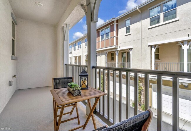 Building Photo - 4 br, 3.5 bath Townhome - 3053 Threecastle...