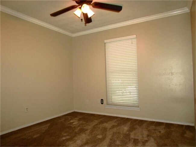 Building Photo - 2212 S Belmont Dr