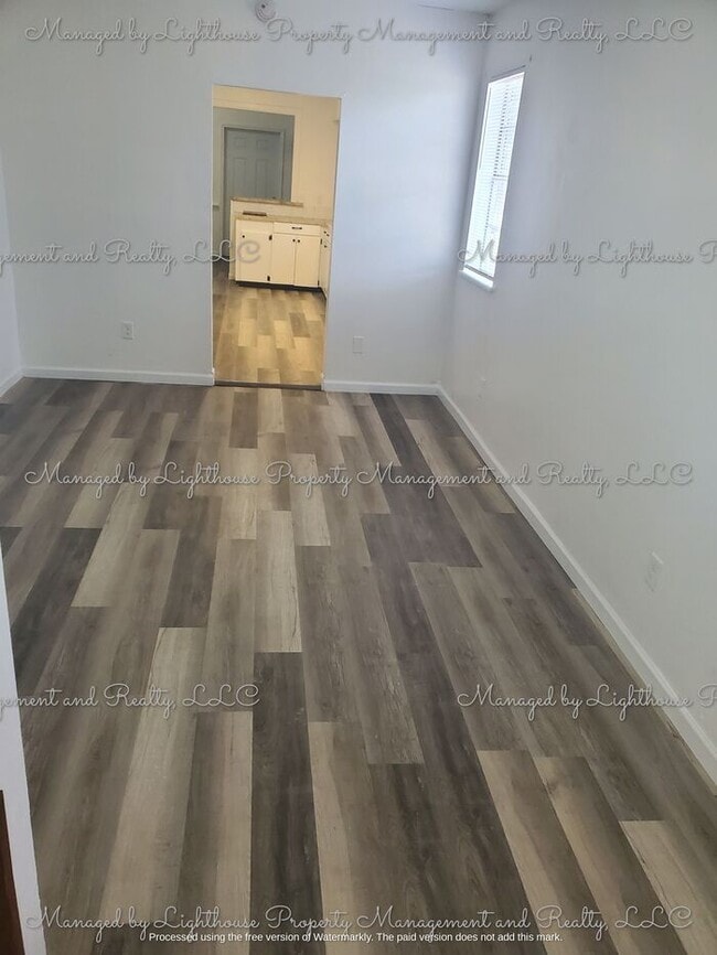 Building Photo - 2 Bedroom / 2 Bathroom Home in Historic Springfield ? Huge Fenced Yard