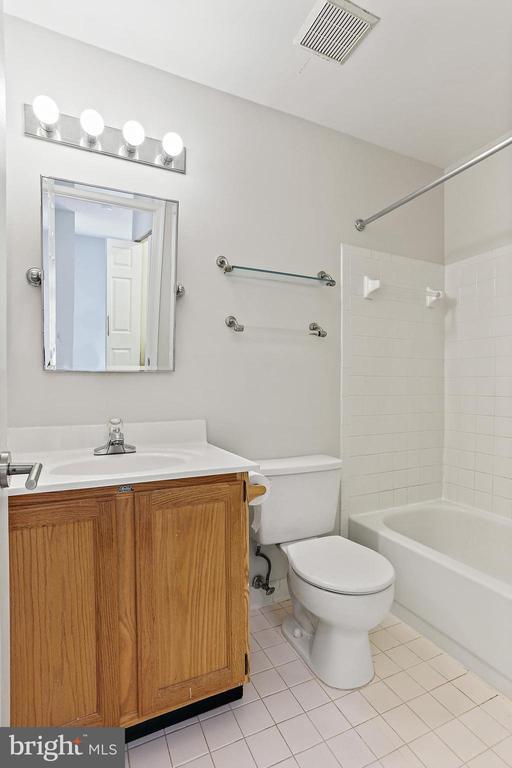 Building Photo - 8416 Cedarcreek Ct