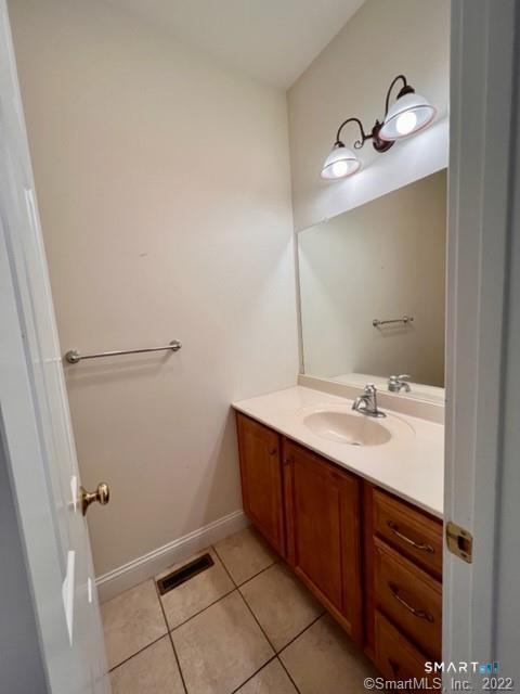 Building Photo - 242 Upper Pattagansett Rd