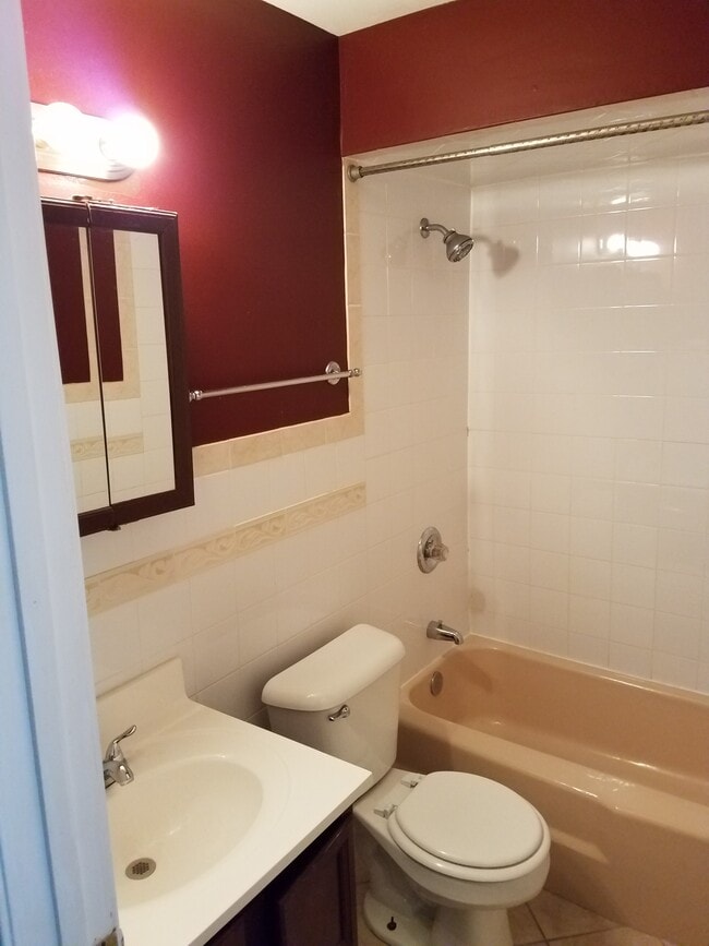 Building Photo - 660 Piper Ln