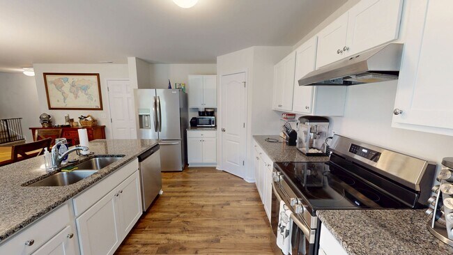 Building Photo - Pet Friendly 2023 Build in Convenient Location!